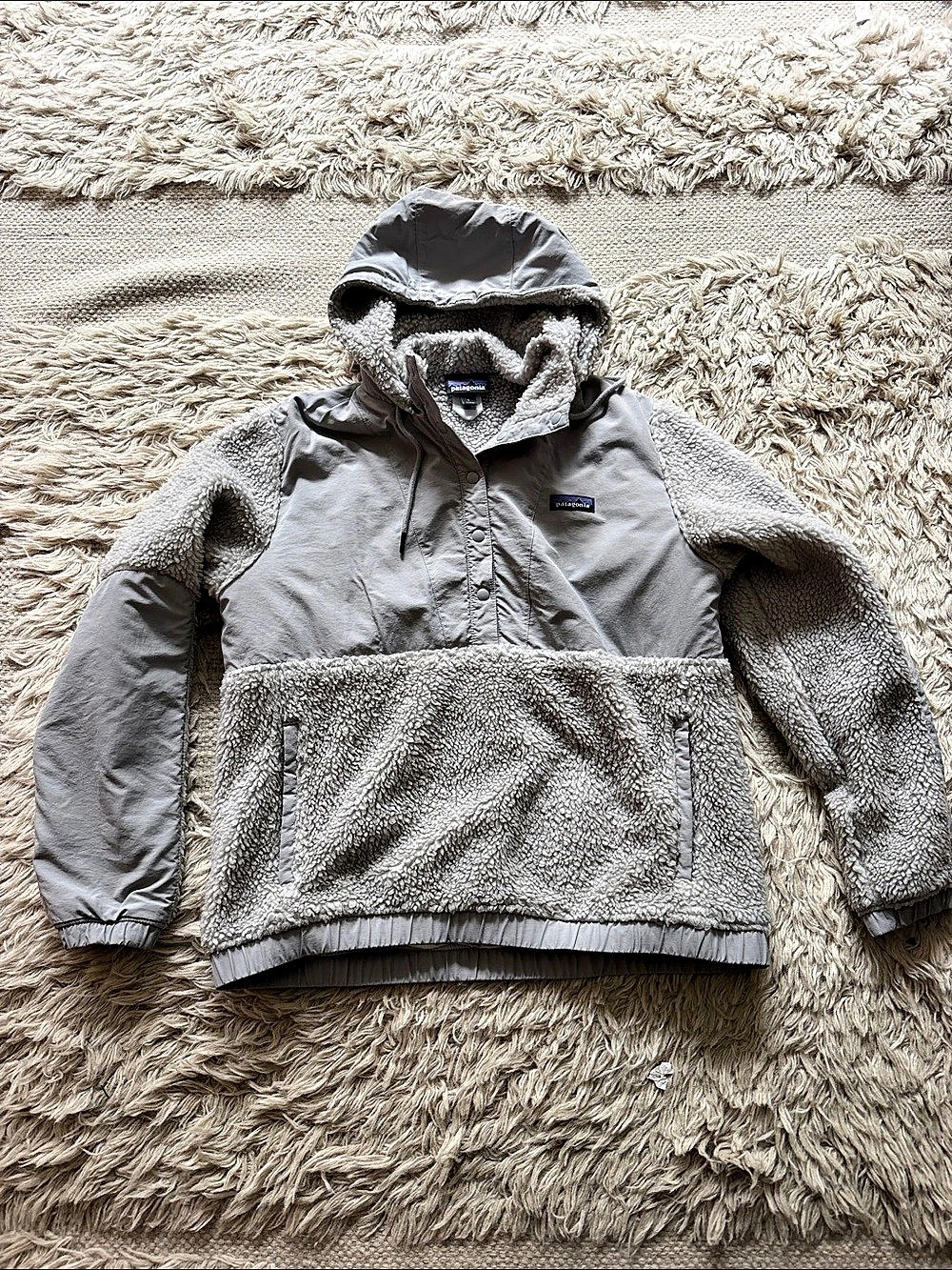 Patagonia women’s Gray Hooded Fleece Jacket